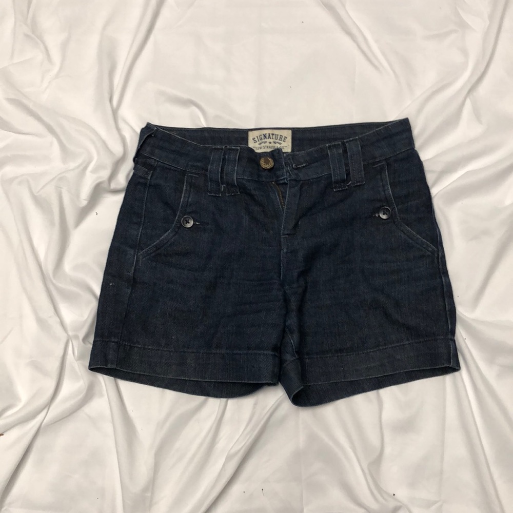 Levi’s dark blue shorts size misses 4